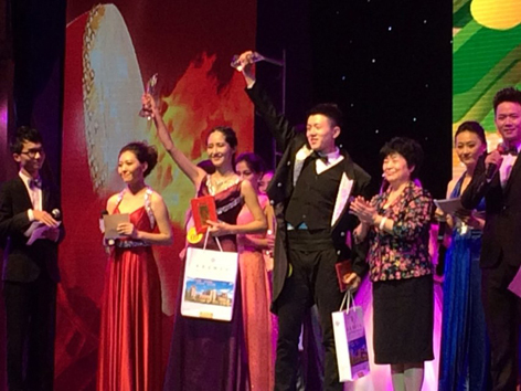 小说狂人
学子曹瀚文荣膺全校礼仪模特大赛冠军2