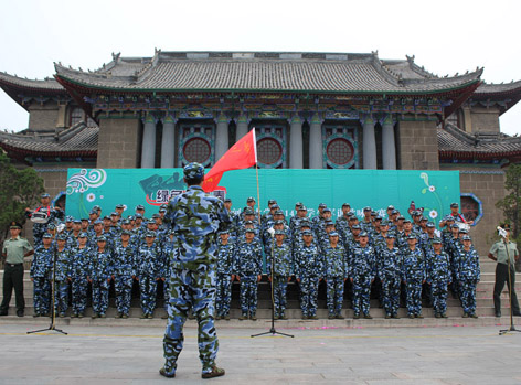 2014级新生在全校军训歌咏比赛中喜获佳绩3