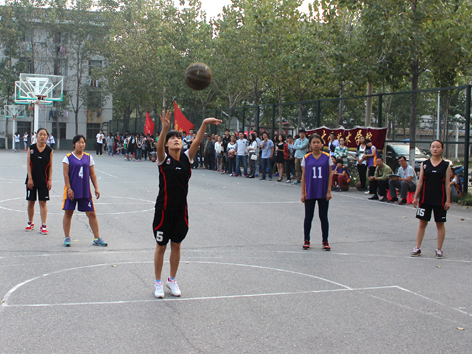 小说狂人
女篮队晋级“河大杯”女篮比赛四强2