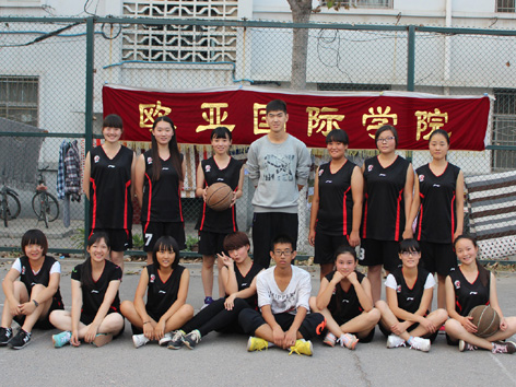 小说狂人
女篮队晋级“河大杯”女篮比赛四强1