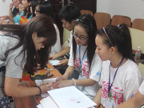 魅力欧亚喜迎2014级新同学2