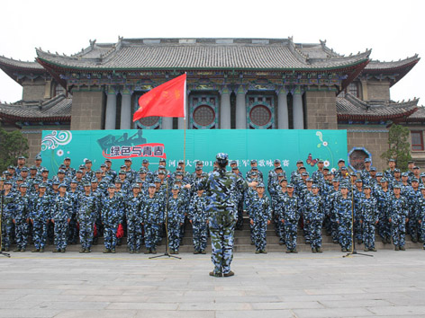 2014级新生在全校军训歌咏比赛中喜获佳绩4