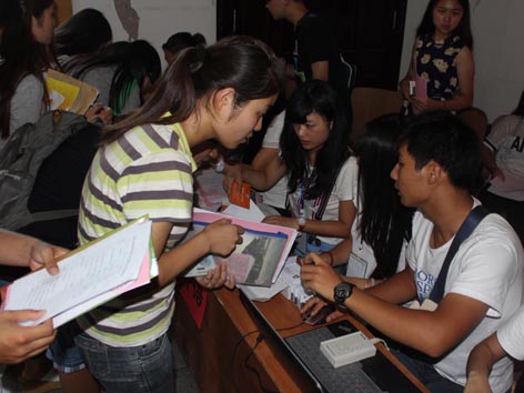 魅力欧亚喜迎2014级新同学3